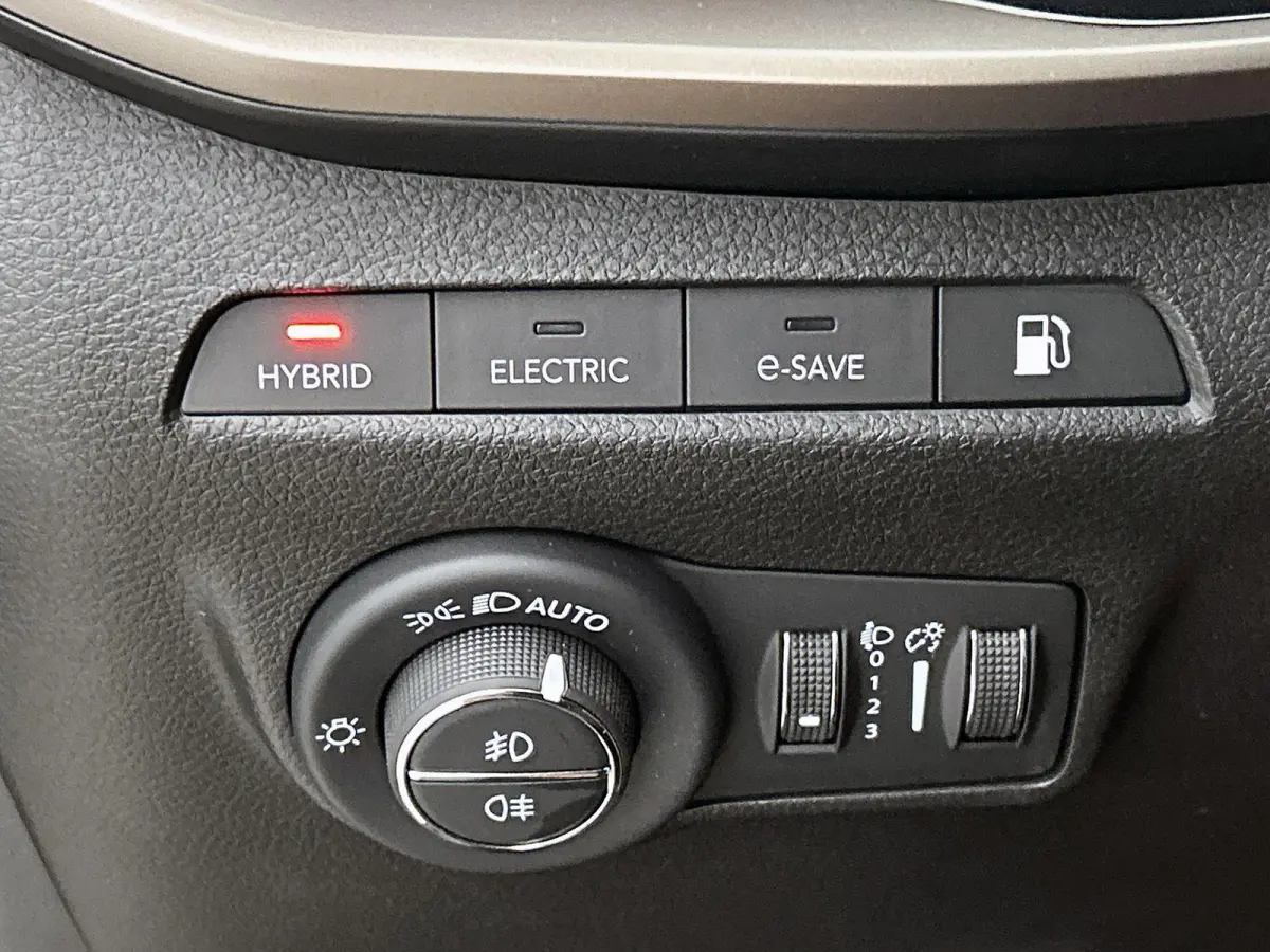 4xe 240 Plug-in Hybrid Overland