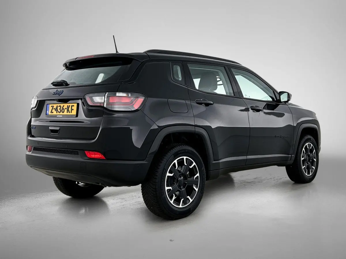 4xe 240 Plug-in Hybrid Overland
