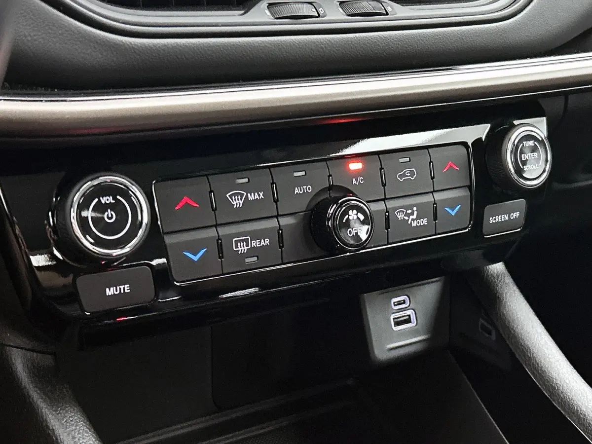 4xe 240 Plug-in Hybrid Overland