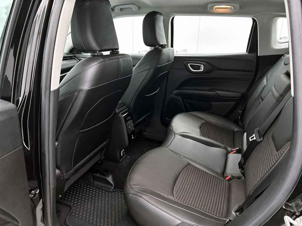 4xe 240 Plug-in Hybrid Overland