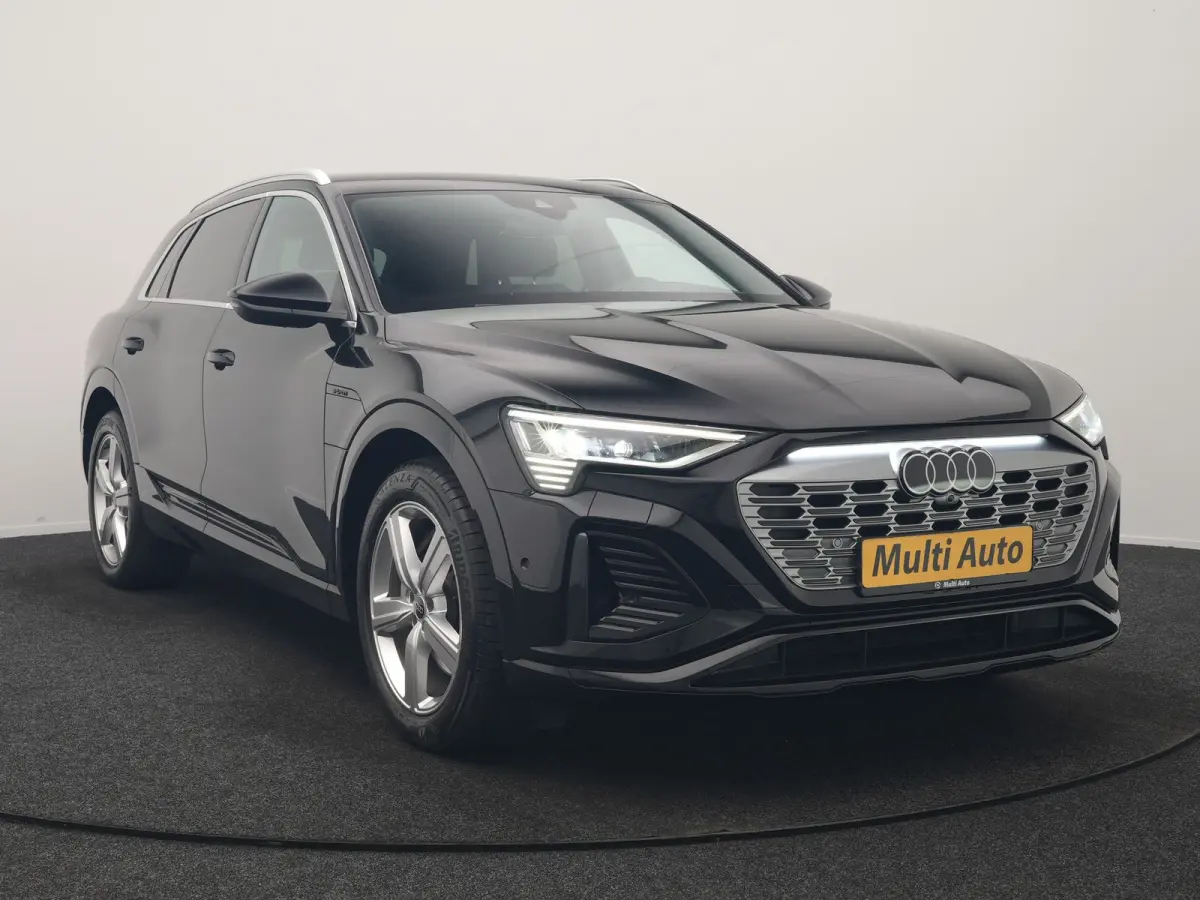 55 Quattro S Line 114 kWh 408pk Dealer O.H. | Trekhaak Afn. | Luchtvering | Adaptive Cruise | Head Up | Matrix LED | Camera | Alcantara Sportstoelen Verwarmd | Sfeerverlichting | Keyless | N