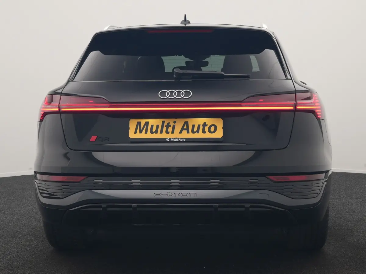 55 Quattro S Line 114 kWh 408pk Dealer O.H. | Trekhaak Afn. | Luchtvering | Adaptive Cruise | Head Up | Matrix LED | Camera | Alcantara Sportstoelen Verwarmd | Sfeerverlichting | Keyless | N
