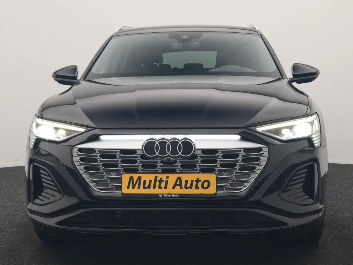 55 Quattro S Line 114 kWh 408pk Dealer O.H. | Trekhaak Afn. | Luchtvering | Adaptive Cruise | Head Up | Matrix LED | Camera | Alcantara Sportstoelen Verwarmd | Sfeerverlichting | Keyless | N