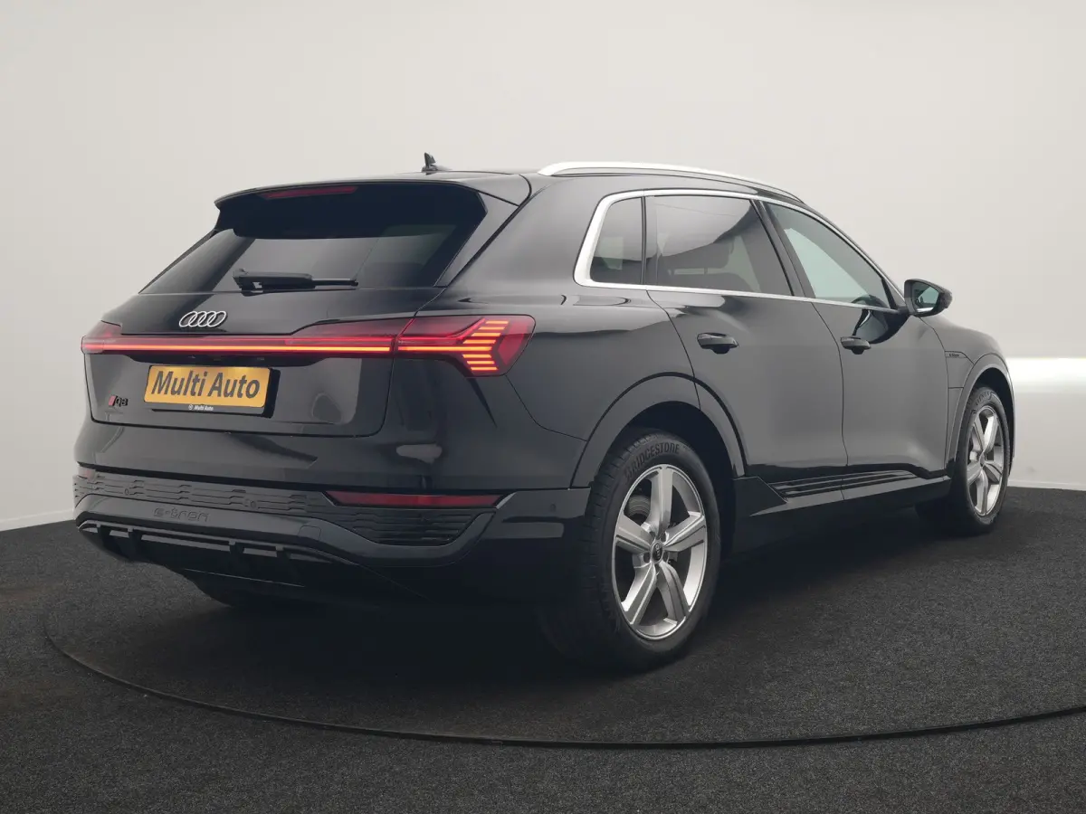 55 Quattro S Line 114 kWh 408pk Dealer O.H. | Trekhaak Afn. | Luchtvering | Adaptive Cruise | Head Up | Matrix LED | Camera | Alcantara Sportstoelen Verwarmd | Sfeerverlichting | Keyless | N