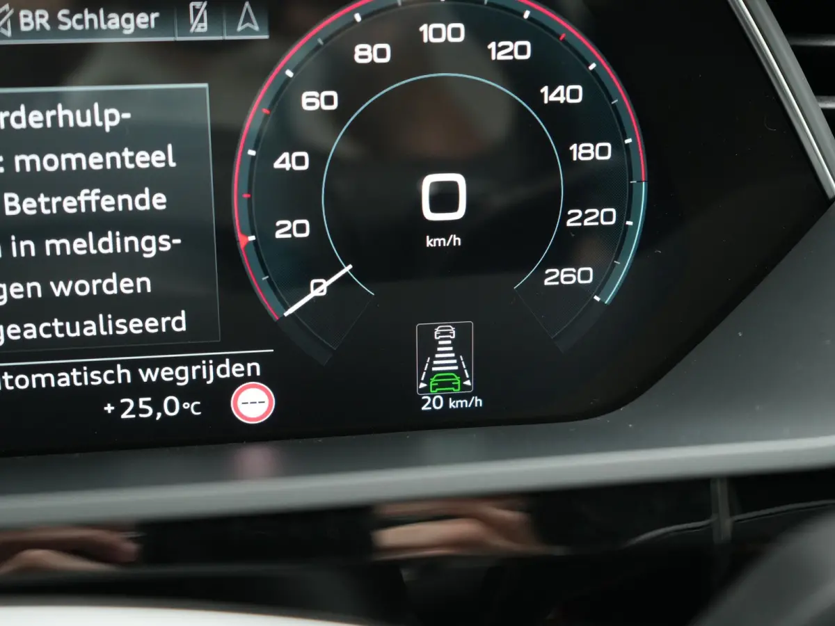 55 Quattro S Line 114 kWh 408pk Dealer O.H. | Trekhaak Afn. | Luchtvering | Adaptive Cruise | Head Up | Matrix LED | Camera | Alcantara Sportstoelen Verwarmd | Sfeerverlichting | Keyless | N
