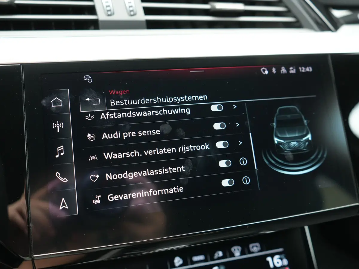 55 Quattro S Line 114 kWh 408pk Dealer O.H. | Trekhaak Afn. | Luchtvering | Adaptive Cruise | Head Up | Matrix LED | Camera | Alcantara Sportstoelen Verwarmd | Sfeerverlichting | Keyless | N
