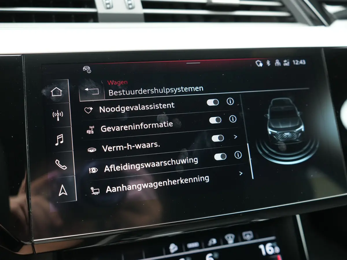 55 Quattro S Line 114 kWh 408pk Dealer O.H. | Trekhaak Afn. | Luchtvering | Adaptive Cruise | Head Up | Matrix LED | Camera | Alcantara Sportstoelen Verwarmd | Sfeerverlichting | Keyless | N