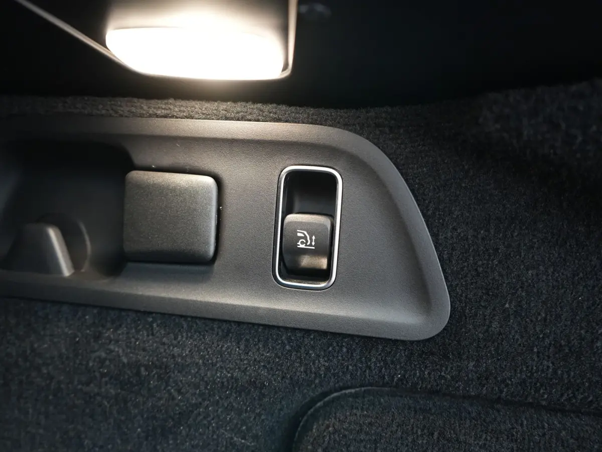 350 e 4MATIC AMG Line PHEV 333pk Dealer O.H. | Luchtvering | Panodak | Adaptive Cruise | Head Up | 360 Camera | Burmester Audio | Lederen Sportstoelen Verwarmd | Multibeam LED | Sfeerverlich