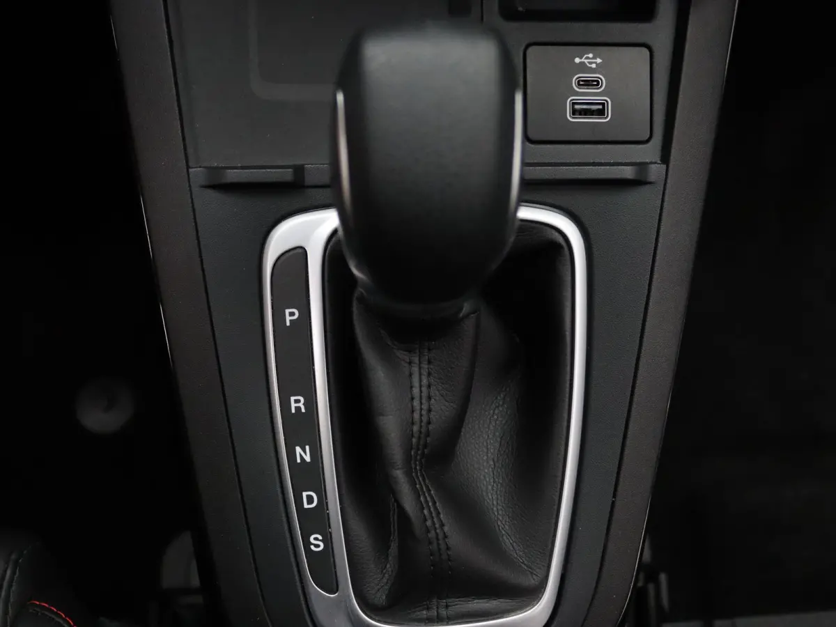 125pk EcoBoost ST-Line X Apple Carplay/Android Auto | Climate
