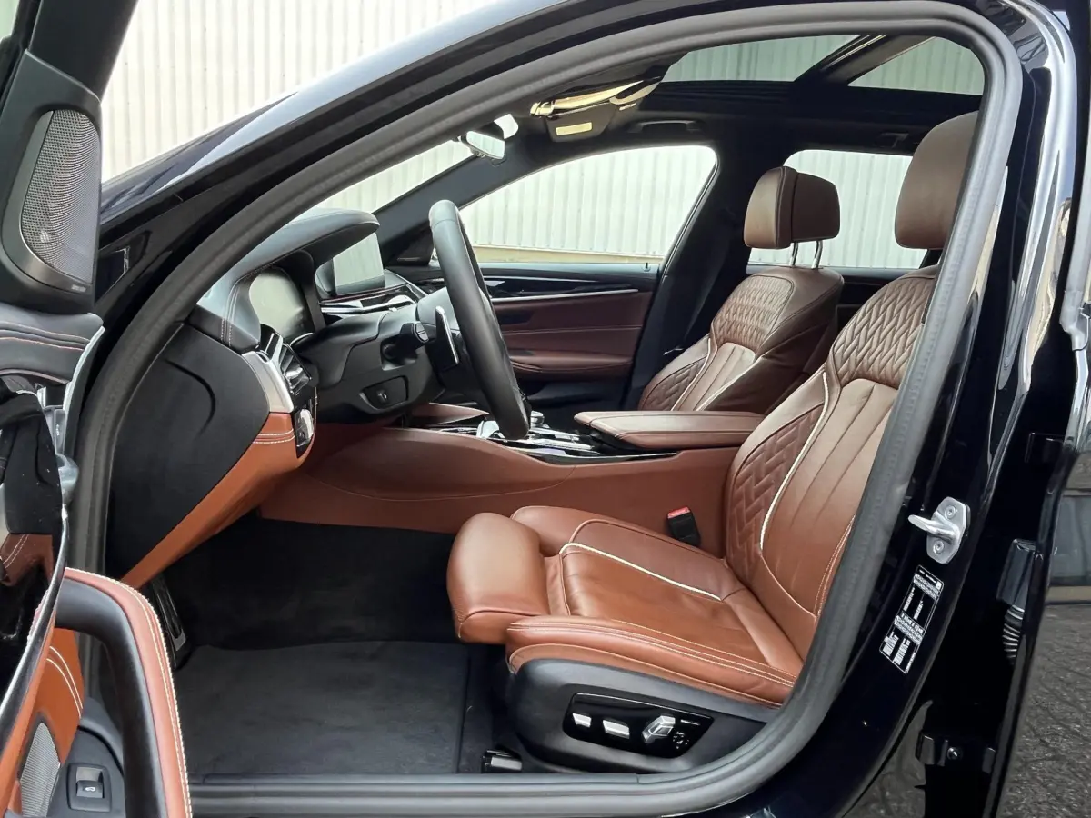 520i High Executive Edition | NL Auto/2e Eig./Voll.Historie/Individual+M-Sportpakket/Leder/Camera/Head-Up/Pano.Dak