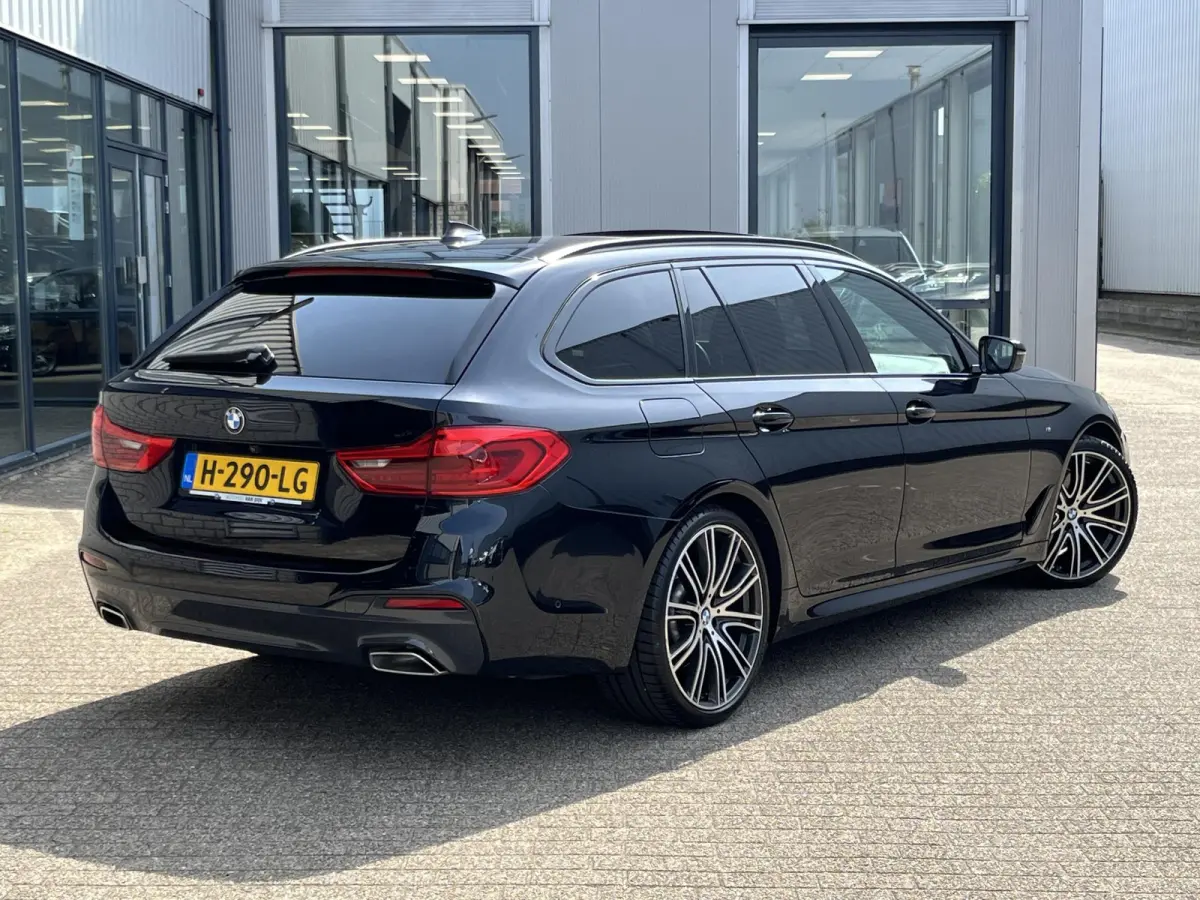520i High Executive Edition | NL Auto/2e Eig./Voll.Historie/Individual+M-Sportpakket/Leder/Camera/Head-Up/Pano.Dak