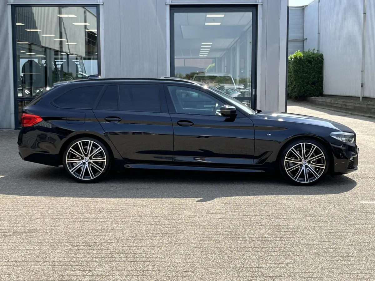 520i High Executive Edition | NL Auto/2e Eig./Voll.Historie/Individual+M-Sportpakket/Leder/Camera/Head-Up/Pano.Dak
