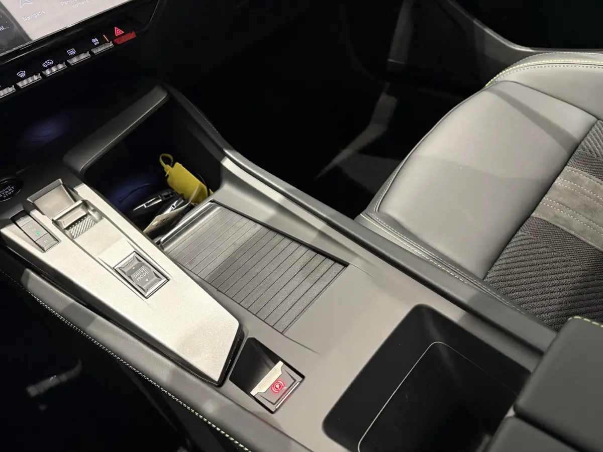 GT Avantage EV 54 kWh | APPLE CARPLAY & ANDROID AUTO | ELEKTR. ACHTERKLEP | VERWARMDE STOELEN |
