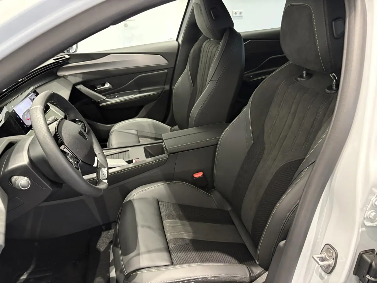 GT Avantage EV 54 kWh | APPLE CARPLAY & ANDROID AUTO | ELEKTR. ACHTERKLEP | VERWARMDE STOELEN |