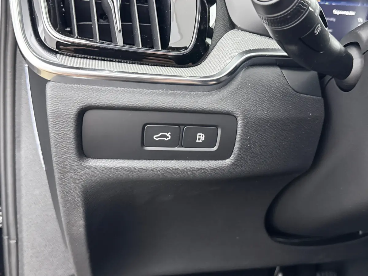 T6 Recharge Plus Dark | 19" | Elektr. verst. Sporstoelen | Trekhaak | Getint Glas | Harman Kardon | Adaptieve Cruise | BLIS | Keyless | Stoel/Stuur/Achterbankverwarming