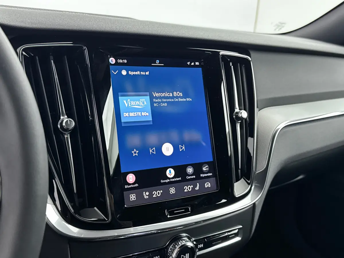 T6 Recharge Plus Dark | 19" | Elektr. verst. Sporstoelen | Trekhaak | Getint Glas | Harman Kardon | Adaptieve Cruise | BLIS | Keyless | Stoel/Stuur/Achterbankverwarming