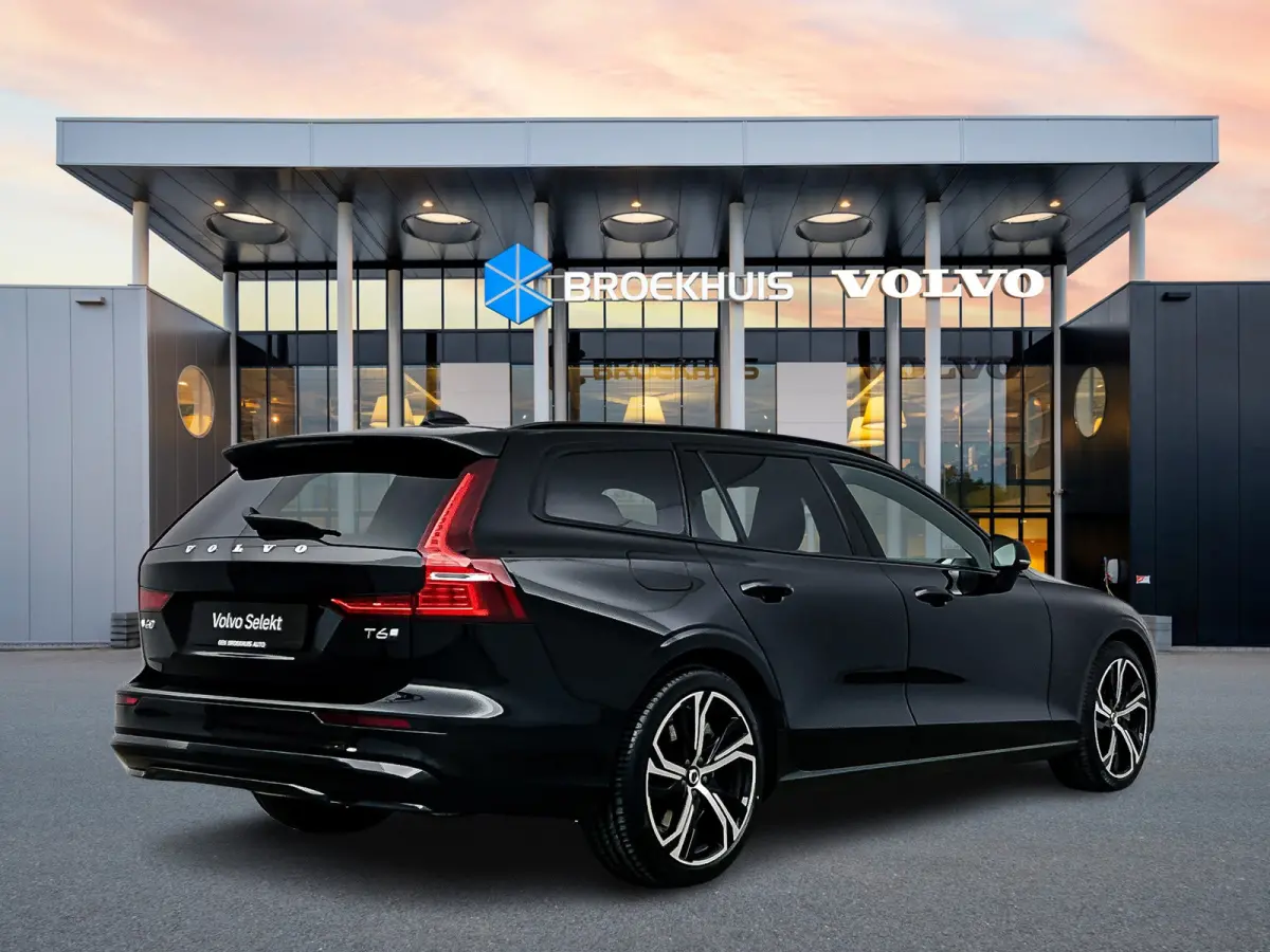 T6 Recharge Plus Dark | 19" | Elektr. verst. Sporstoelen | Trekhaak | Getint Glas | Harman Kardon | Adaptieve Cruise | BLIS | Keyless | Stoel/Stuur/Achterbankverwarming