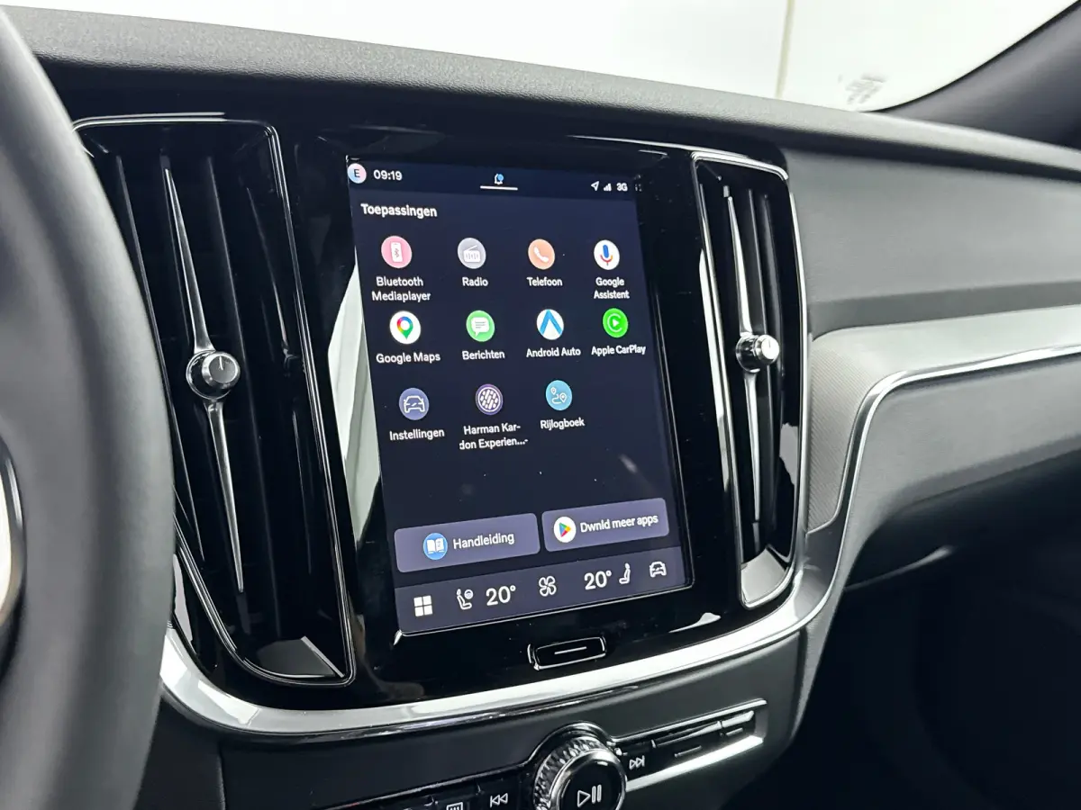 T6 Recharge Plus Dark | 19" | Elektr. verst. Sporstoelen | Trekhaak | Getint Glas | Harman Kardon | Adaptieve Cruise | BLIS | Keyless | Stoel/Stuur/Achterbankverwarming
