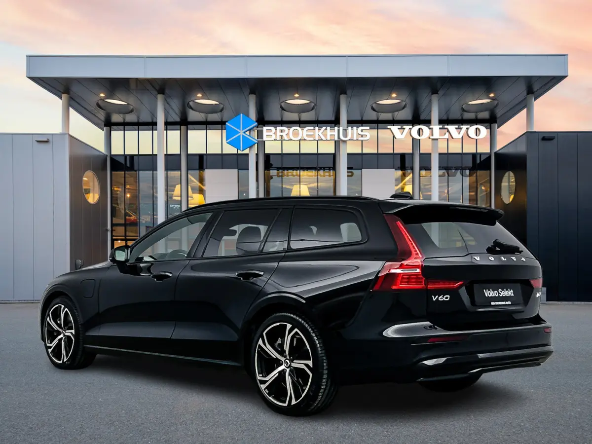 T6 Recharge Plus Dark | 19" | Elektr. verst. Sporstoelen | Trekhaak | Getint Glas | Harman Kardon | Adaptieve Cruise | BLIS | Keyless | Stoel/Stuur/Achterbankverwarming