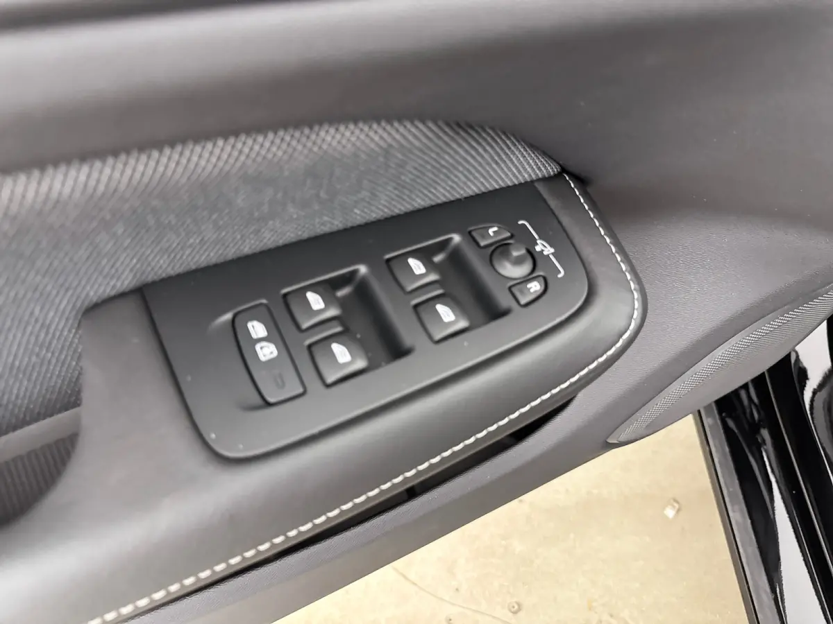 T6 Recharge Plus Dark | 19" | Elektr. verst. Sporstoelen | Trekhaak | Getint Glas | Harman Kardon | Adaptieve Cruise | BLIS | Keyless | Stoel/Stuur/Achterbankverwarming