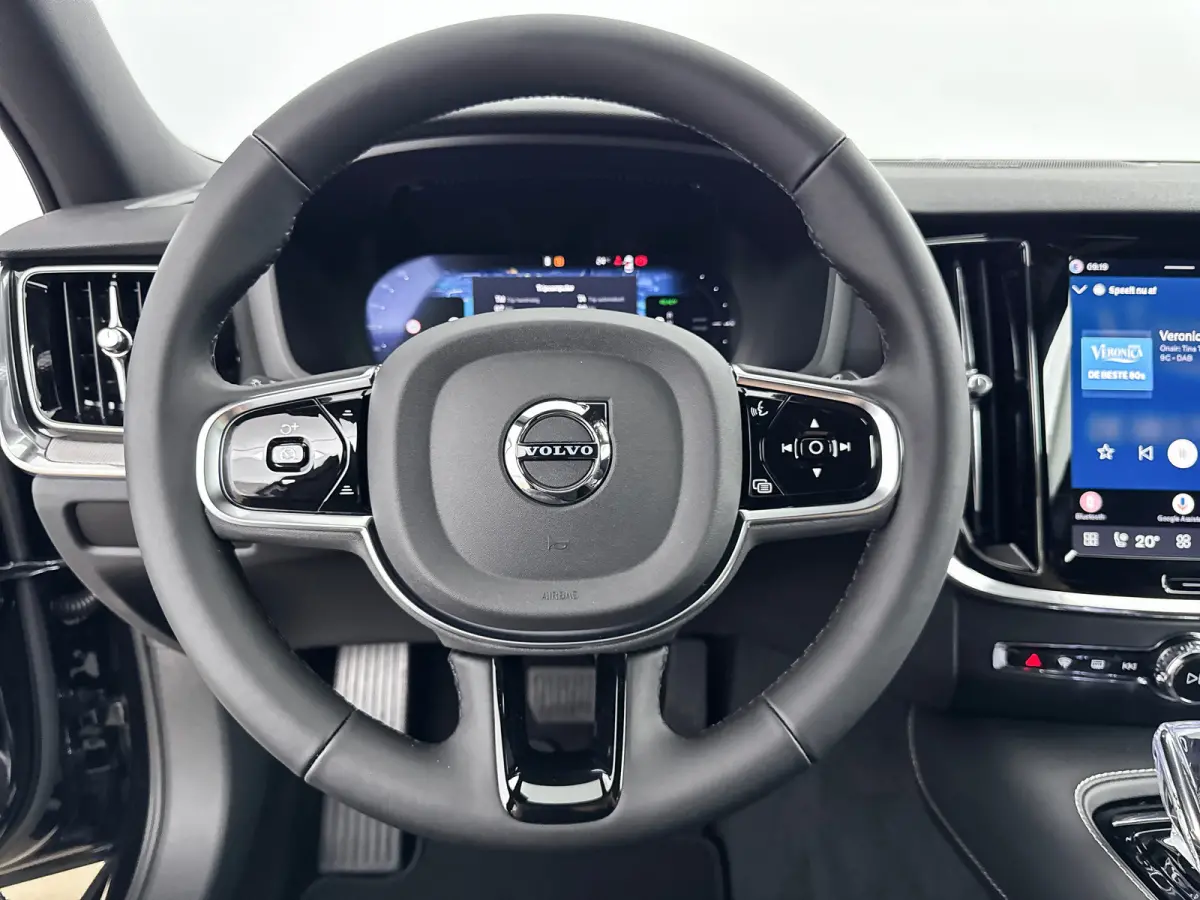 T6 Recharge Plus Dark | 19" | Elektr. verst. Sporstoelen | Trekhaak | Getint Glas | Harman Kardon | Adaptieve Cruise | BLIS | Keyless | Stoel/Stuur/Achterbankverwarming