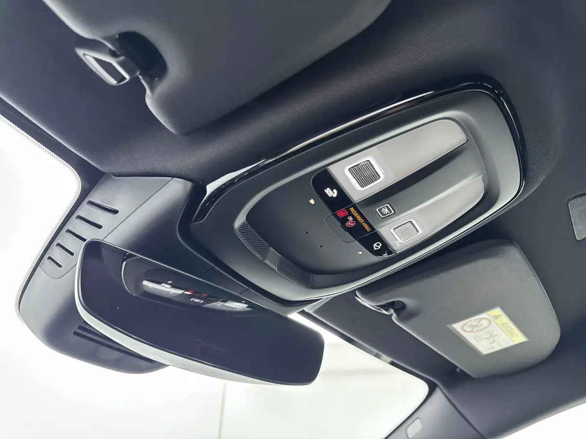 T6 Recharge Plus Dark | 19" | Elektr. verst. Sporstoelen | Trekhaak | Getint Glas | Harman Kardon | Adaptieve Cruise | BLIS | Keyless | Stoel/Stuur/Achterbankverwarming