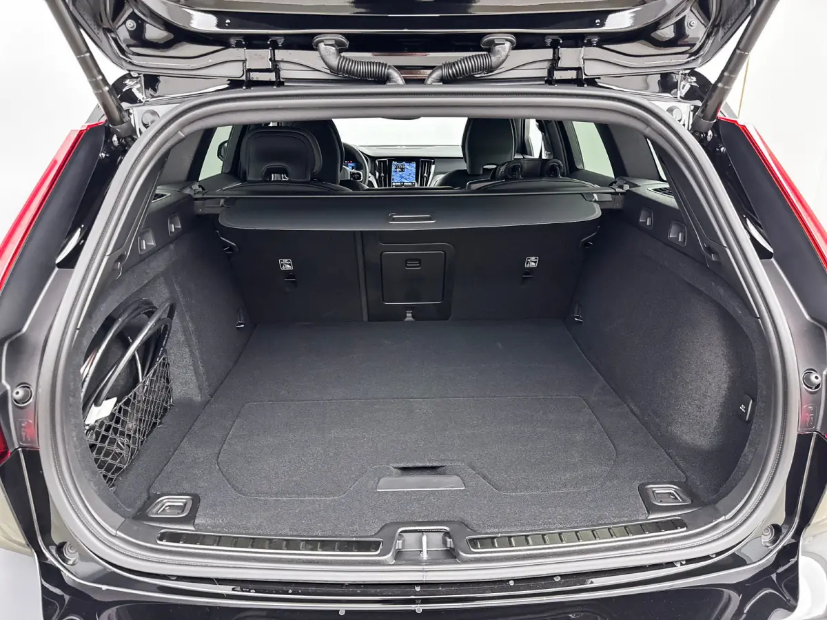 T6 Recharge Plus Dark | 19" | Elektr. verst. Sporstoelen | Trekhaak | Getint Glas | Harman Kardon | Adaptieve Cruise | BLIS | Keyless | Stoel/Stuur/Achterbankverwarming