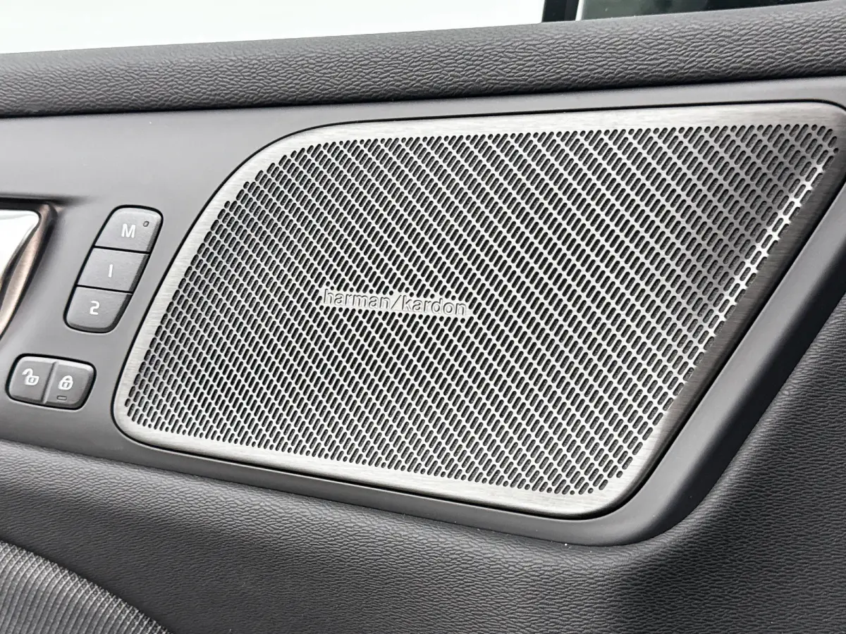 T6 Recharge Plus Dark | 19" | Elektr. verst. Sporstoelen | Trekhaak | Getint Glas | Harman Kardon | Adaptieve Cruise | BLIS | Keyless | Stoel/Stuur/Achterbankverwarming