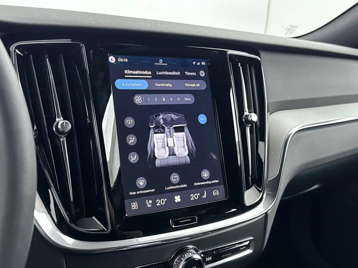 T6 Recharge Plus Dark | 19" | Elektr. verst. Sporstoelen | Trekhaak | Getint Glas | Harman Kardon | Adaptieve Cruise | BLIS | Keyless | Stoel/Stuur/Achterbankverwarming