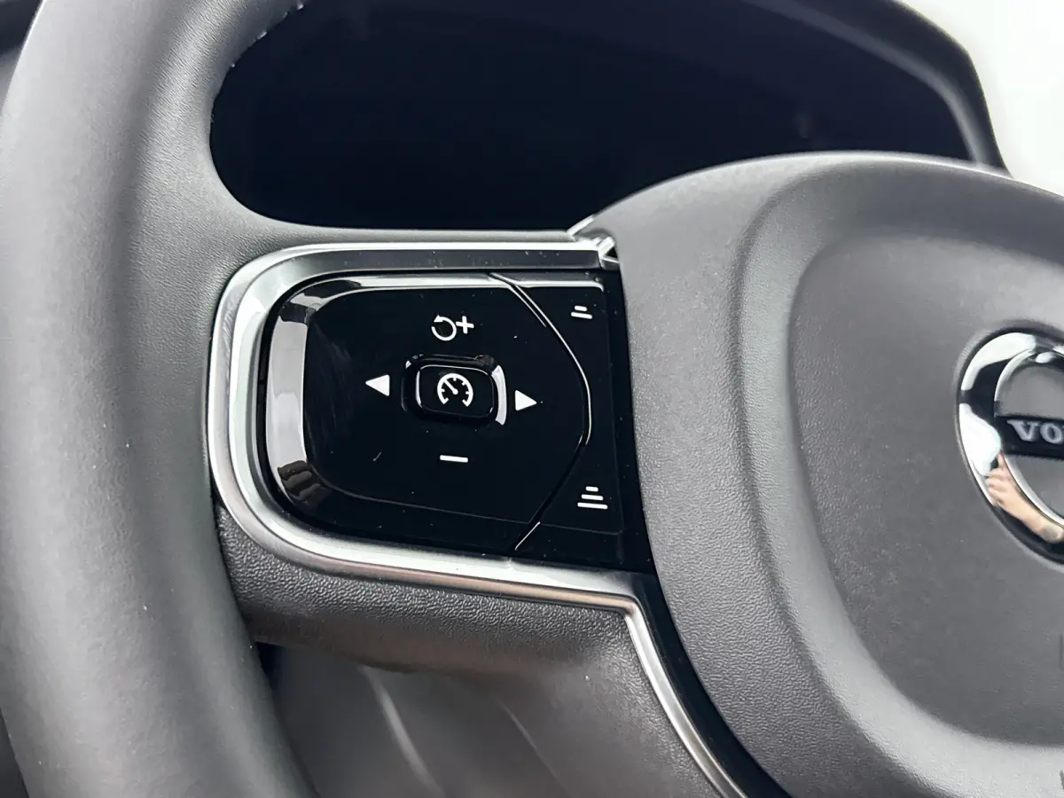 T6 Recharge Plus Dark | 19" | Elektr. verst. Sporstoelen | Trekhaak | Getint Glas | Harman Kardon | Adaptieve Cruise | BLIS | Keyless | Stoel/Stuur/Achterbankverwarming