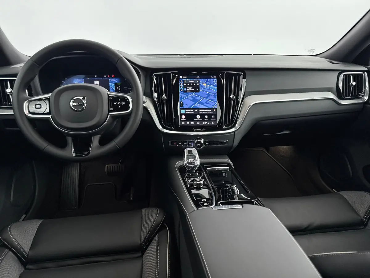 T6 Recharge Plus Dark | 19" | Elektr. verst. Sporstoelen | Trekhaak | Getint Glas | Harman Kardon | Adaptieve Cruise | BLIS | Keyless | Stoel/Stuur/Achterbankverwarming