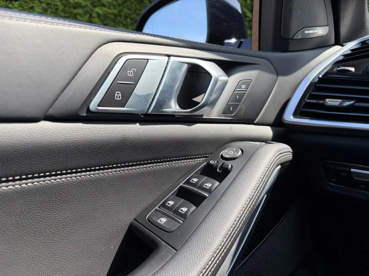XDrive45e HighExecutive M Sport Chrystal 4WielSturing Luchtvering HUD H&K 22INCH