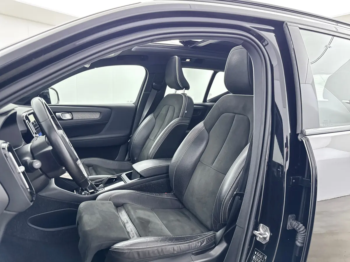 P8 R-Design | 19" | Panoramadak | 360 Camera | Elektr. verst. Stoelen | Harman Kardon | Warmtepomp | Adaptieve Cruise | BLIS | Stoel/Stuur/Achterbankverwarming