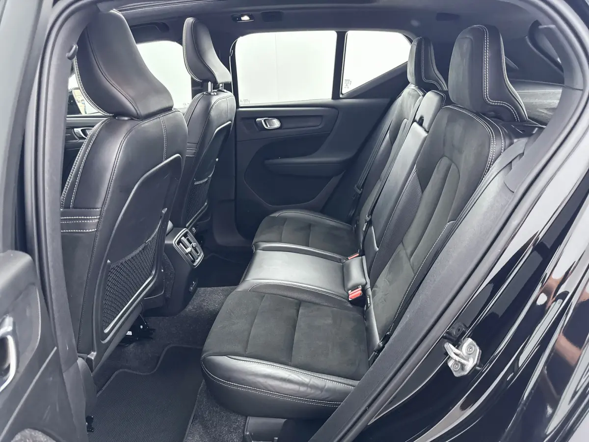 P8 R-Design | 19" | Panoramadak | 360 Camera | Elektr. verst. Stoelen | Harman Kardon | Warmtepomp | Adaptieve Cruise | BLIS | Stoel/Stuur/Achterbankverwarming
