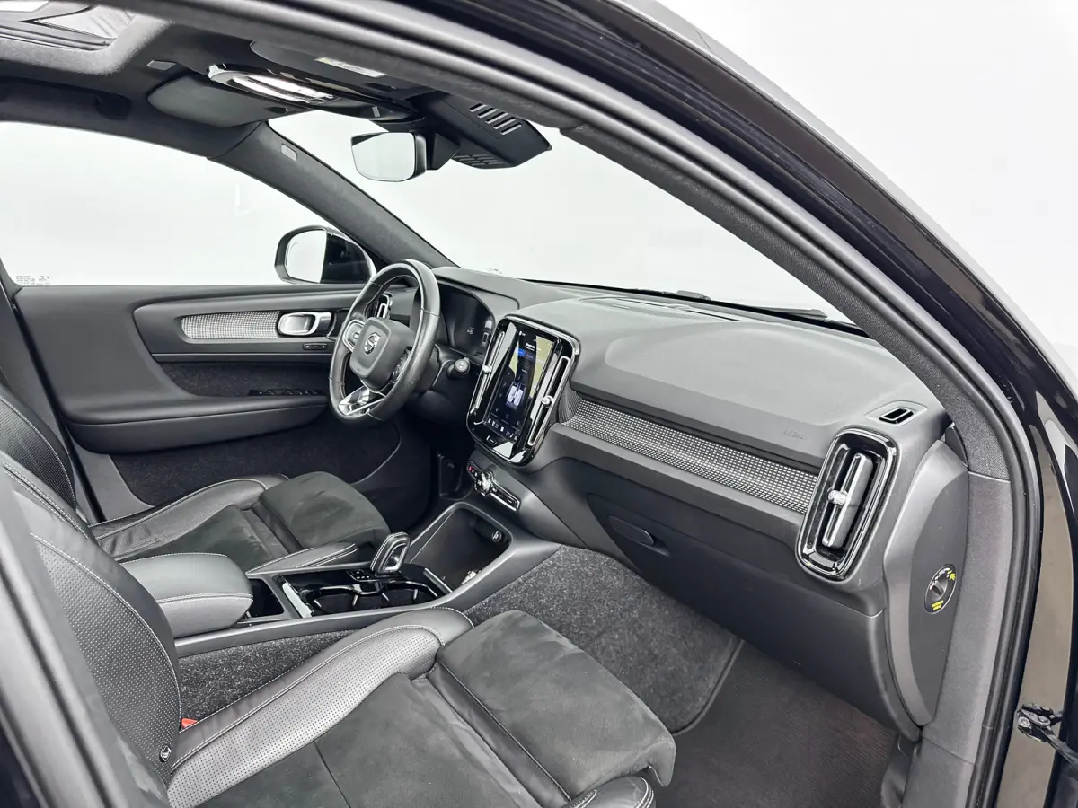 P8 R-Design | 19" | Panoramadak | 360 Camera | Elektr. verst. Stoelen | Harman Kardon | Warmtepomp | Adaptieve Cruise | BLIS | Stoel/Stuur/Achterbankverwarming