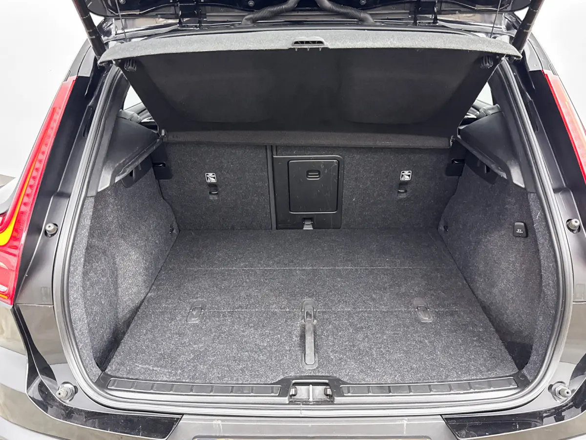 P8 R-Design | 19" | Panoramadak | 360 Camera | Elektr. verst. Stoelen | Harman Kardon | Warmtepomp | Adaptieve Cruise | BLIS | Stoel/Stuur/Achterbankverwarming
