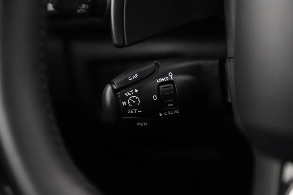 1.2 PureTech Business Plus 131PK Automaat Trekhaak Panoramadak Navigatie Achteruitrijcamera Climate Cruise Control Carplay Android