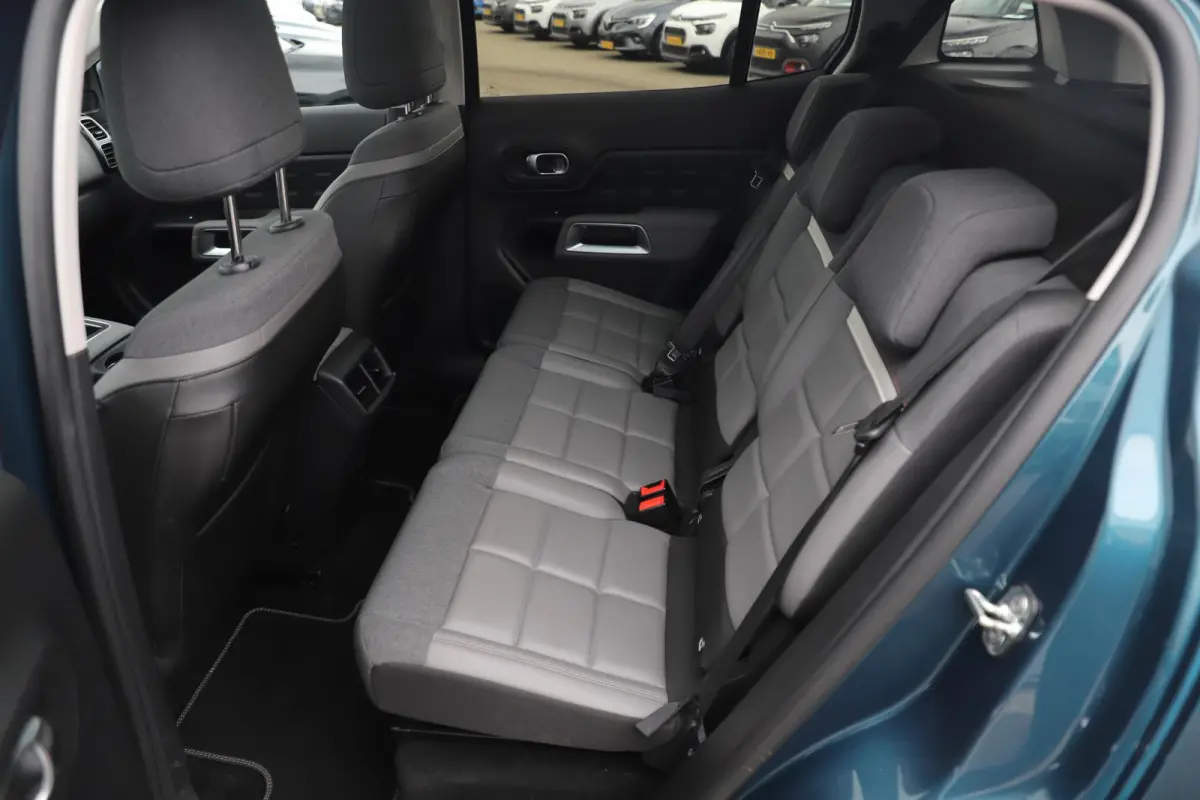 1.2 PureTech Business Plus 131PK Automaat Trekhaak Panoramadak Navigatie Achteruitrijcamera Climate Cruise Control Carplay Android