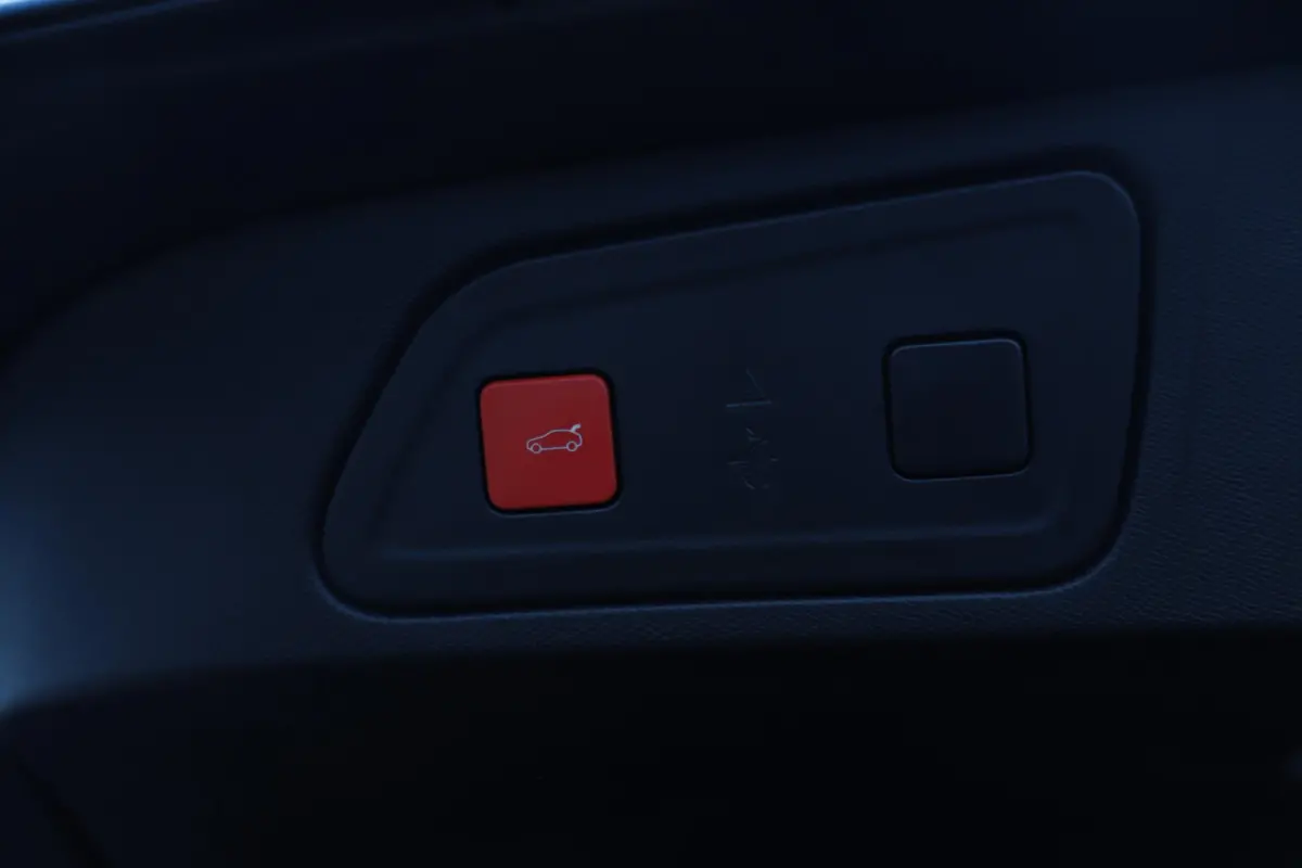 1.2 PureTech Business Plus 131PK Automaat Trekhaak Panoramadak Navigatie Achteruitrijcamera Climate Cruise Control Carplay Android