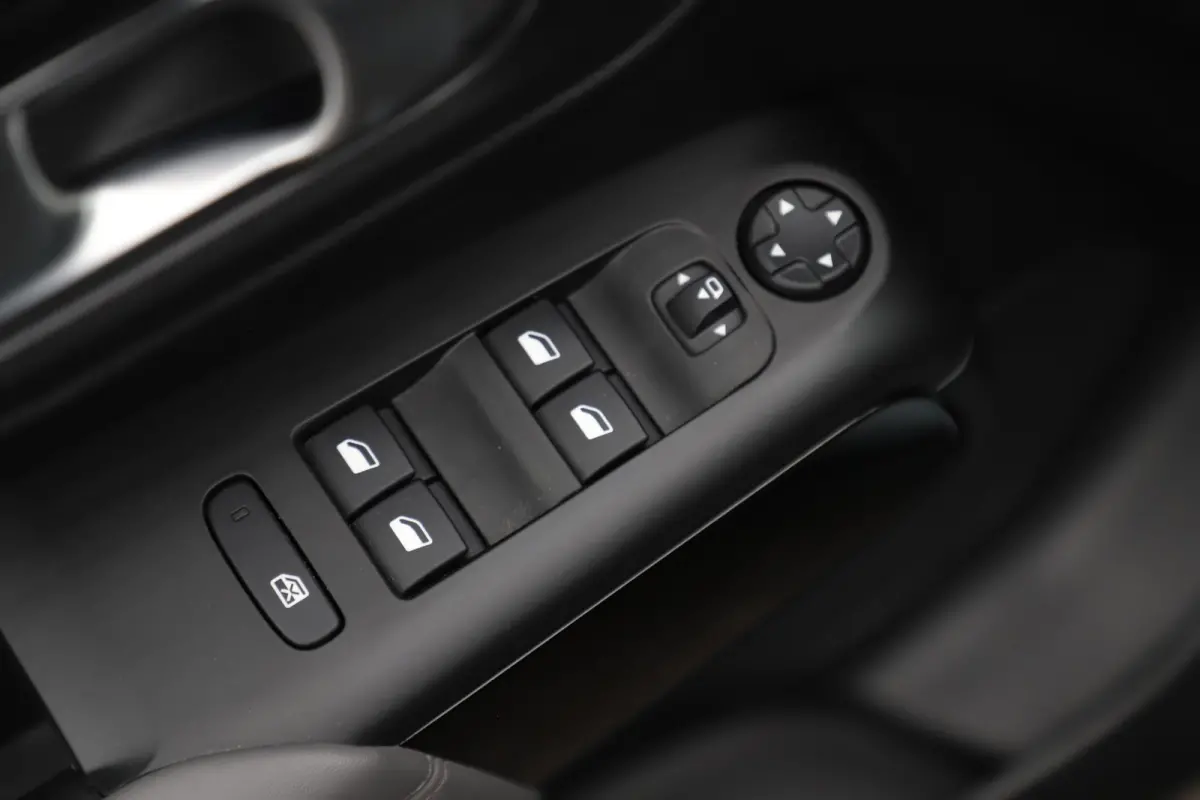 1.2 PureTech Business Plus 131PK Automaat Trekhaak Panoramadak Navigatie Achteruitrijcamera Climate Cruise Control Carplay Android