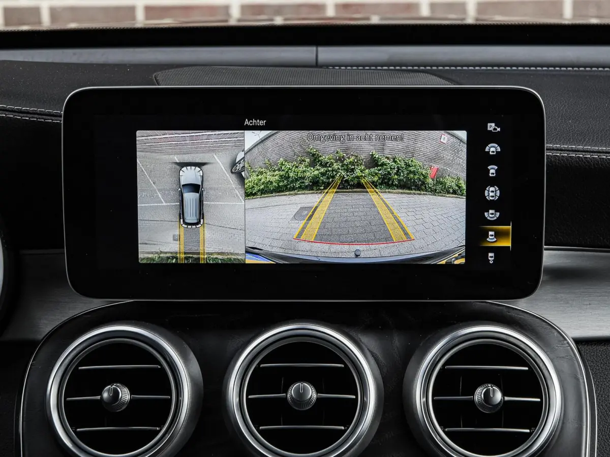 200 Premium Plus AMG Night Edition | Panoramadak | Burmester | Trekhaak | Digital Cockpit | Rondomzicht Camera | Keyless | Sfeerverlichting | Multibeam LED | Dealeronderhouden | 19"