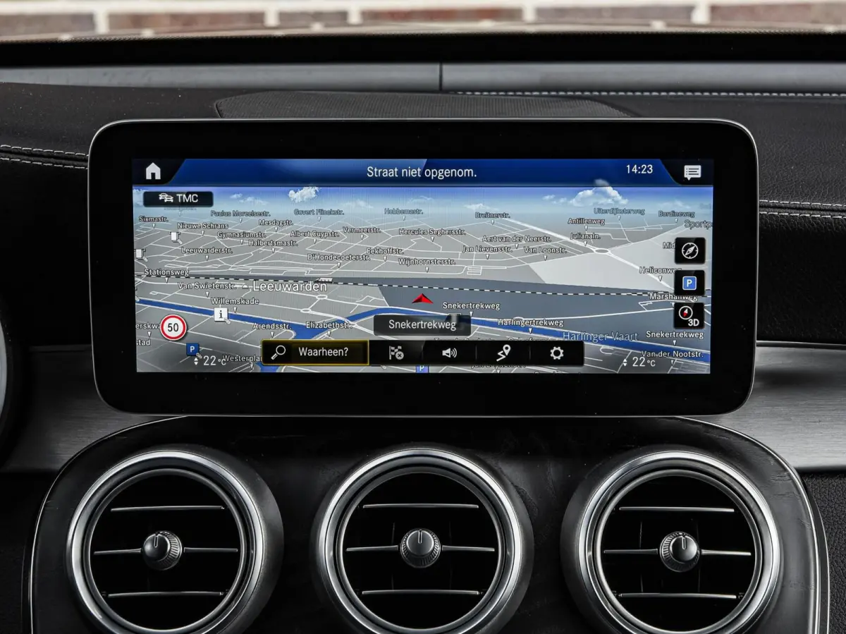 200 Premium Plus AMG Night Edition | Panoramadak | Burmester | Trekhaak | Digital Cockpit | Rondomzicht Camera | Keyless | Sfeerverlichting | Multibeam LED | Dealeronderhouden | 19"