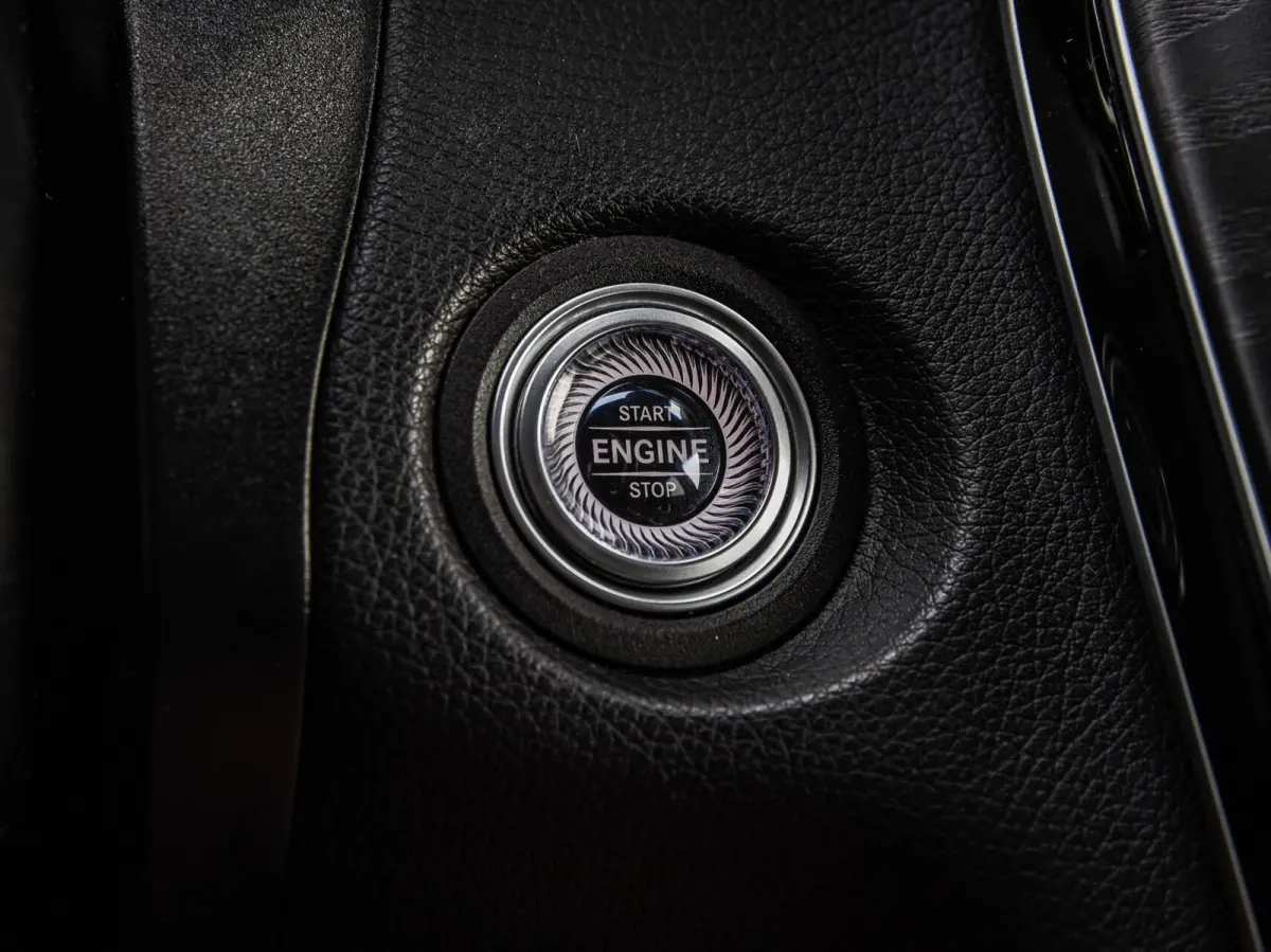200 Premium Plus AMG Night Edition | Panoramadak | Burmester | Trekhaak | Digital Cockpit | Rondomzicht Camera | Keyless | Sfeerverlichting | Multibeam LED | Dealeronderhouden | 19"