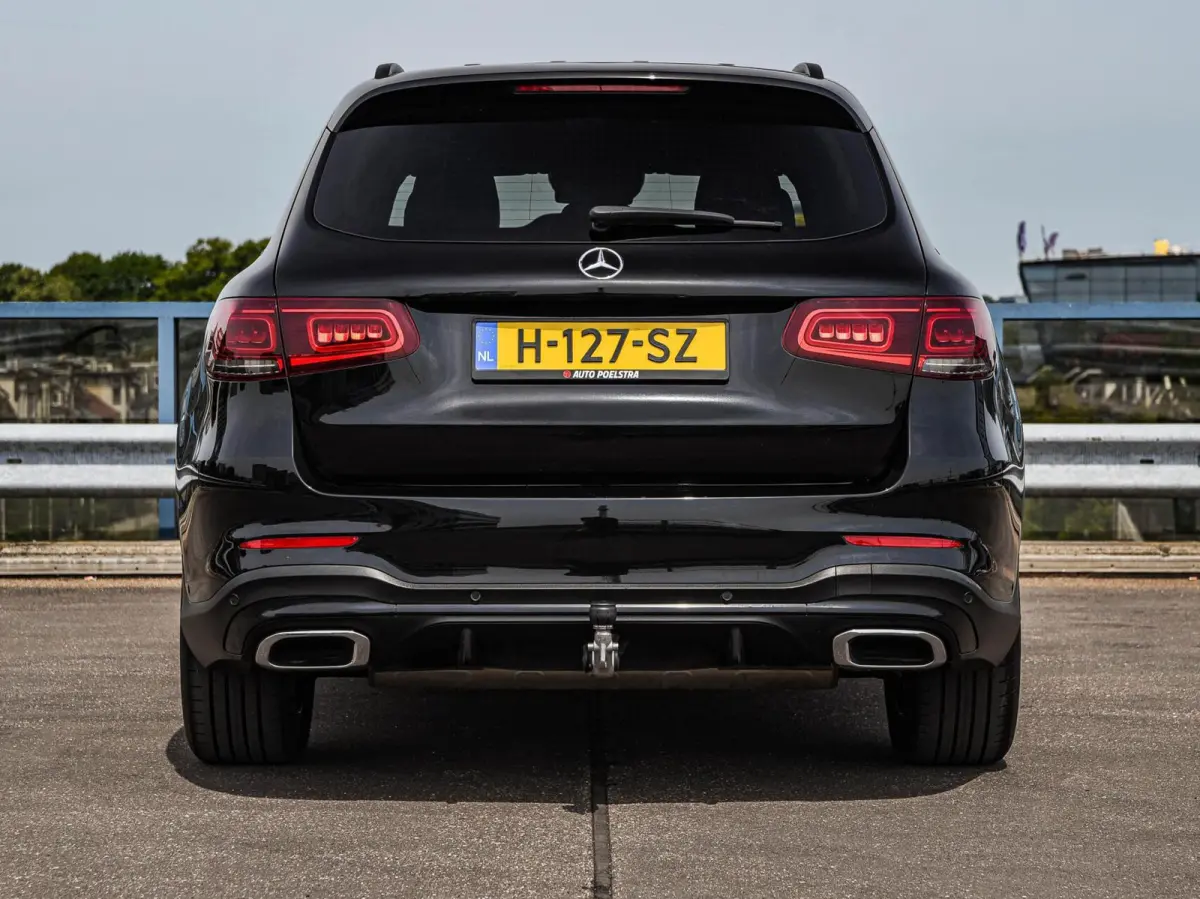200 Premium Plus AMG Night Edition | Panoramadak | Burmester | Trekhaak | Digital Cockpit | Rondomzicht Camera | Keyless | Sfeerverlichting | Multibeam LED | Dealeronderhouden | 19"