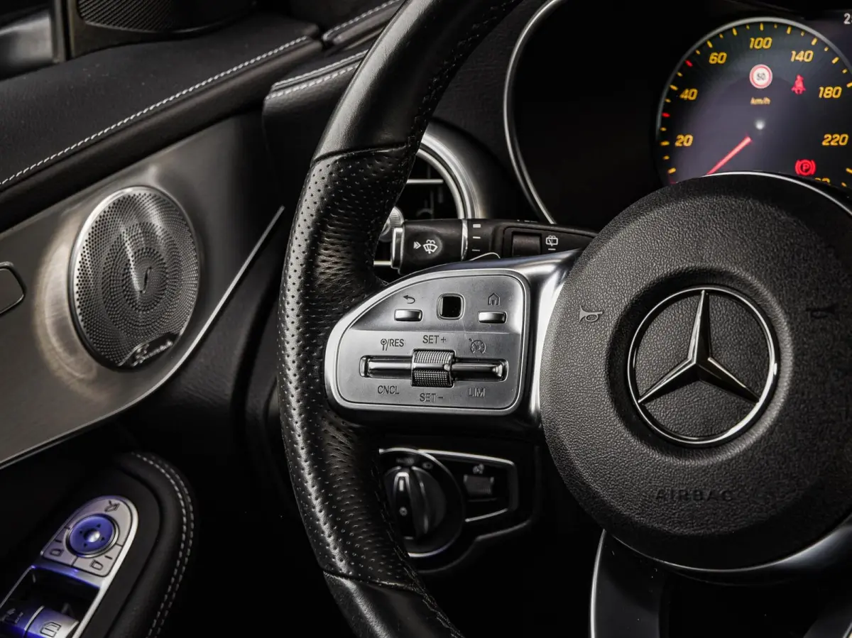 200 Premium Plus AMG Night Edition | Panoramadak | Burmester | Trekhaak | Digital Cockpit | Rondomzicht Camera | Keyless | Sfeerverlichting | Multibeam LED | Dealeronderhouden | 19"
