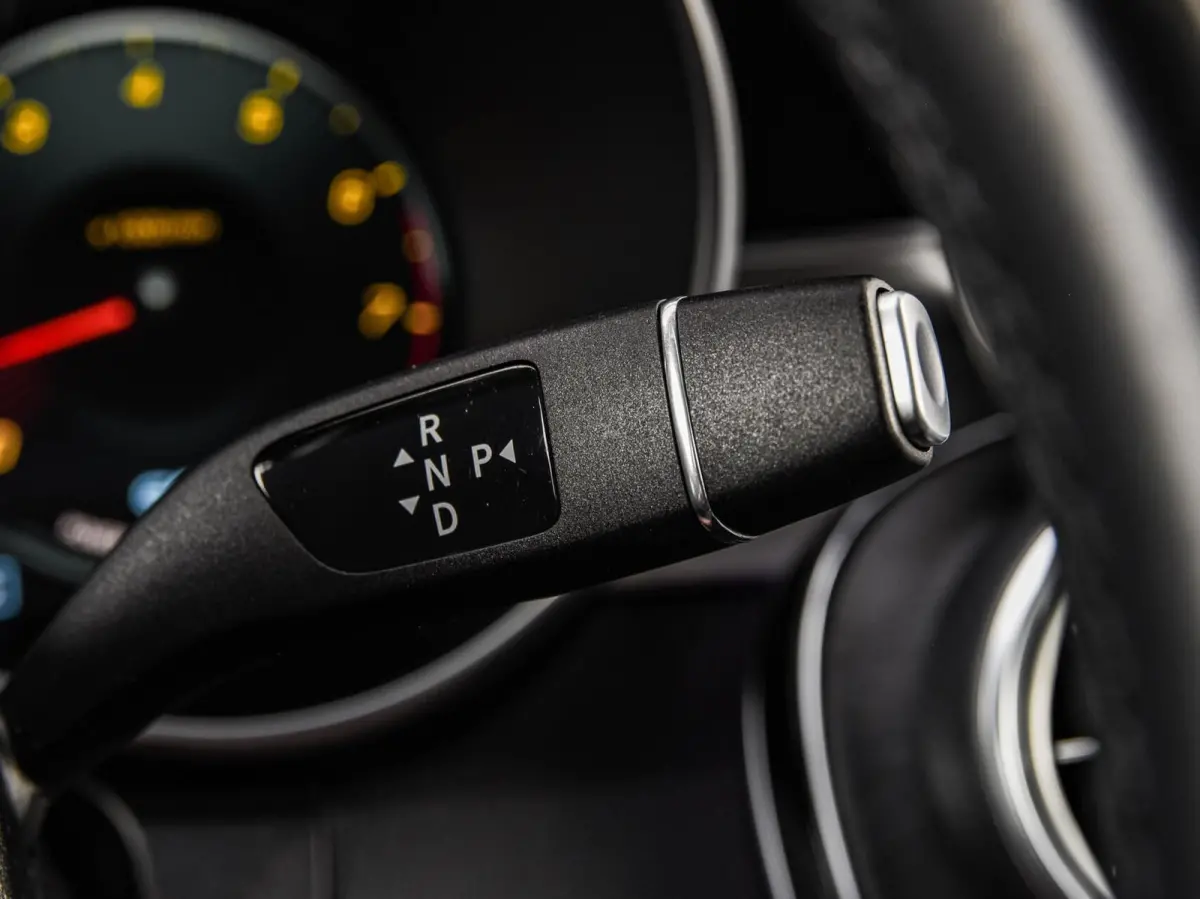 200 Premium Plus AMG Night Edition | Panoramadak | Burmester | Trekhaak | Digital Cockpit | Rondomzicht Camera | Keyless | Sfeerverlichting | Multibeam LED | Dealeronderhouden | 19"
