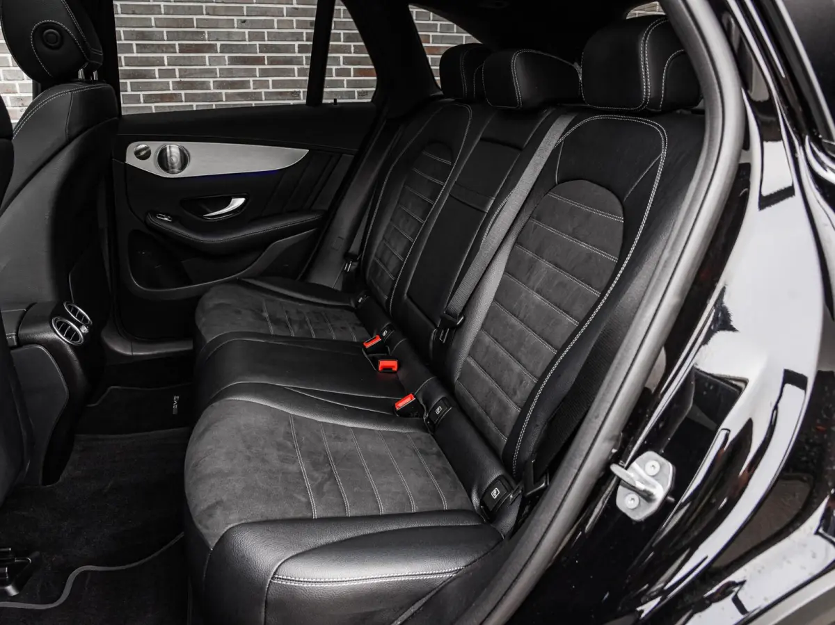 200 Premium Plus AMG Night Edition | Panoramadak | Burmester | Trekhaak | Digital Cockpit | Rondomzicht Camera | Keyless | Sfeerverlichting | Multibeam LED | Dealeronderhouden | 19"