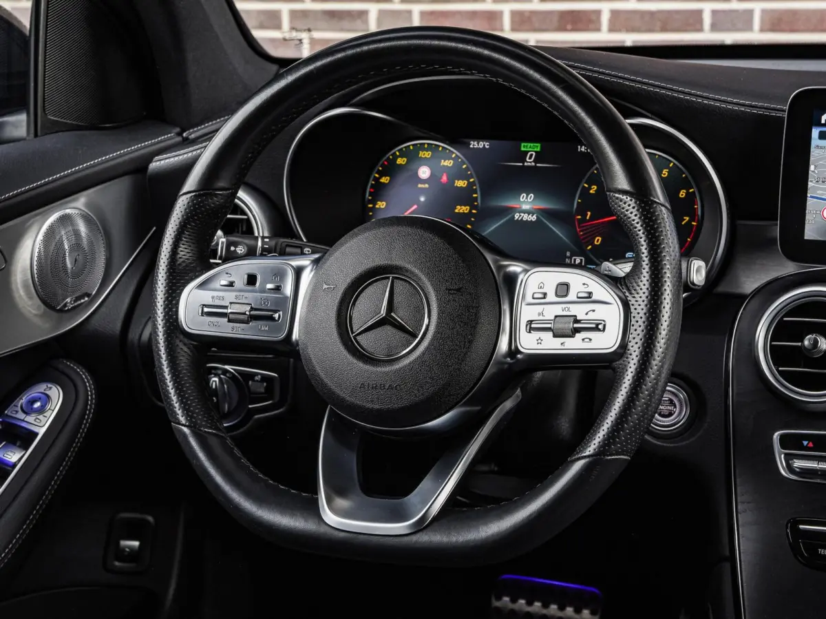 200 Premium Plus AMG Night Edition | Panoramadak | Burmester | Trekhaak | Digital Cockpit | Rondomzicht Camera | Keyless | Sfeerverlichting | Multibeam LED | Dealeronderhouden | 19"