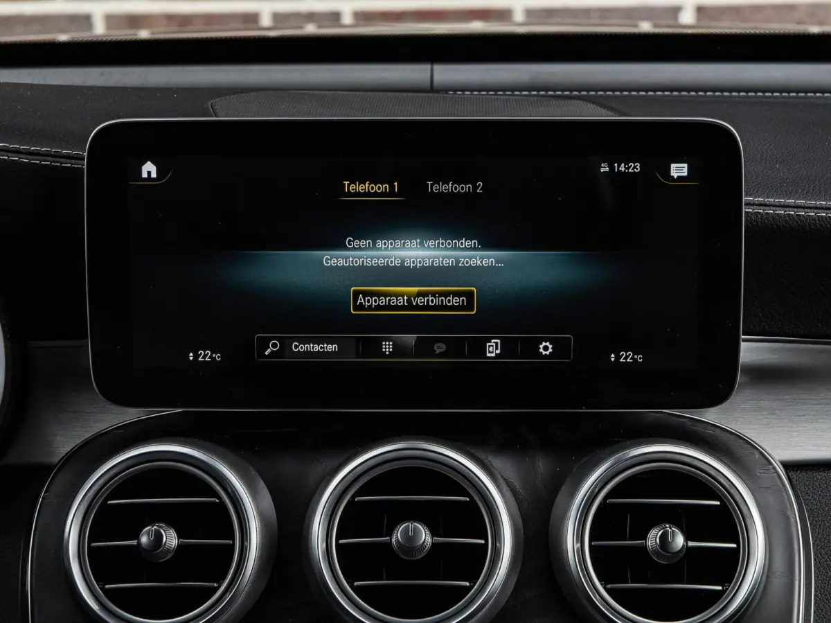 200 Premium Plus AMG Night Edition | Panoramadak | Burmester | Trekhaak | Digital Cockpit | Rondomzicht Camera | Keyless | Sfeerverlichting | Multibeam LED | Dealeronderhouden | 19"