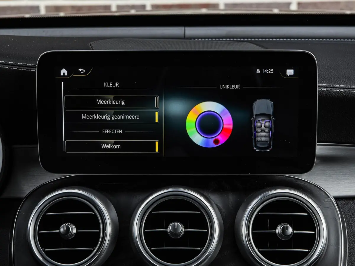 200 Premium Plus AMG Night Edition | Panoramadak | Burmester | Trekhaak | Digital Cockpit | Rondomzicht Camera | Keyless | Sfeerverlichting | Multibeam LED | Dealeronderhouden | 19"